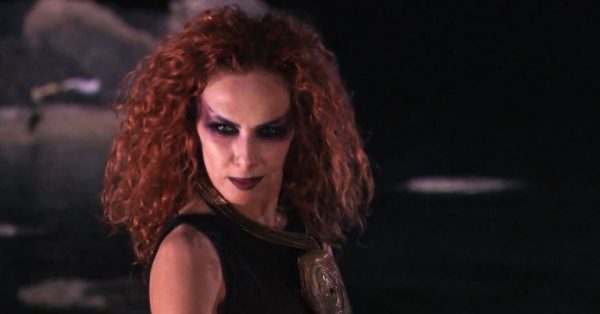 Εβελίνα Παπούλια: Πρωταγωνιστεί στο νέο βίντεο κλιπ ...