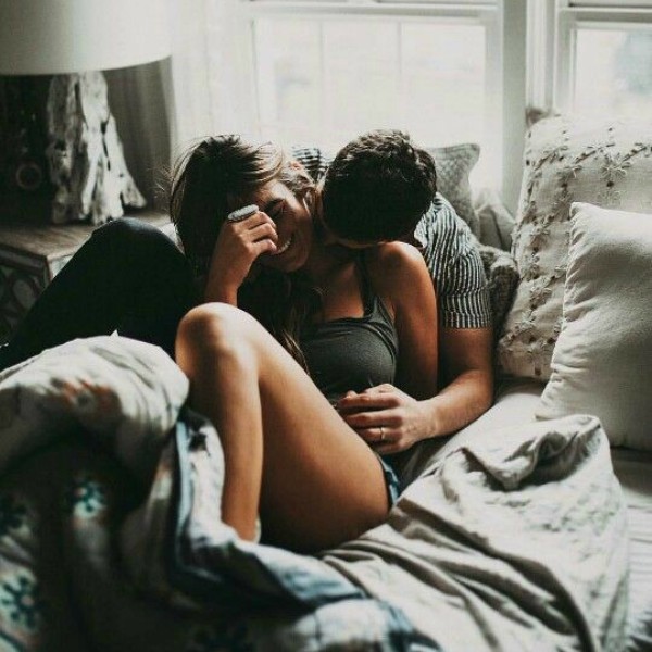 boyfriend-couple-cuddling-girlfriend-Favim.com-4414787-2