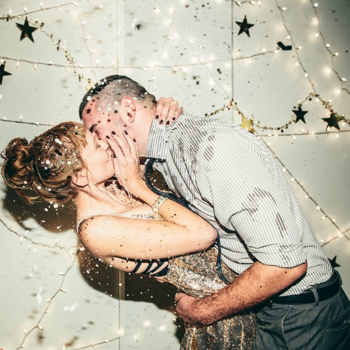sex-love-life-2015-12-new-years-eve-kiss-public-hook-up-main