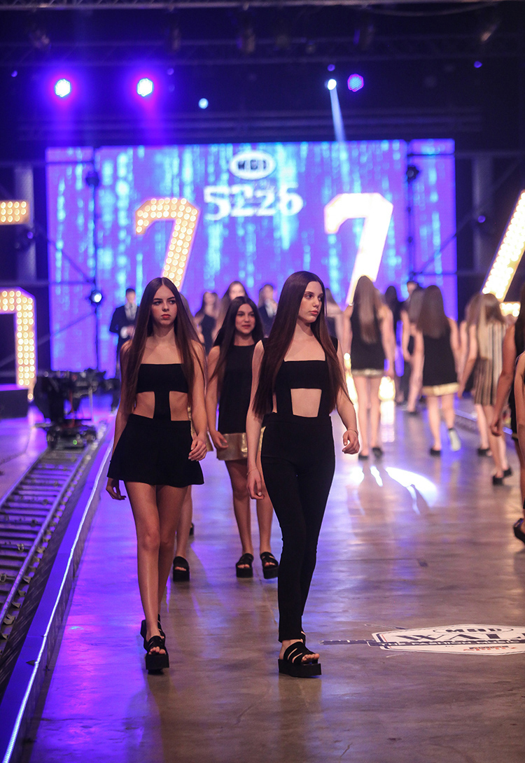 CATWALK 5226 CELIA KRITHARIOTI