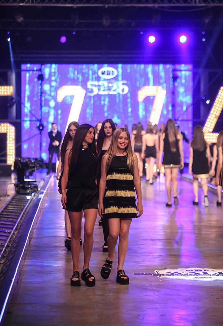 CATWALK 5226 CELIA KRITHARIOTI 1
