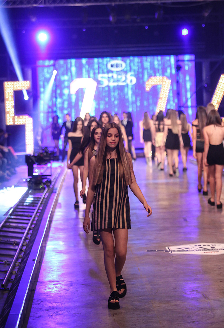 CATWALK 5226 CELIA KRITHARIOTI 2