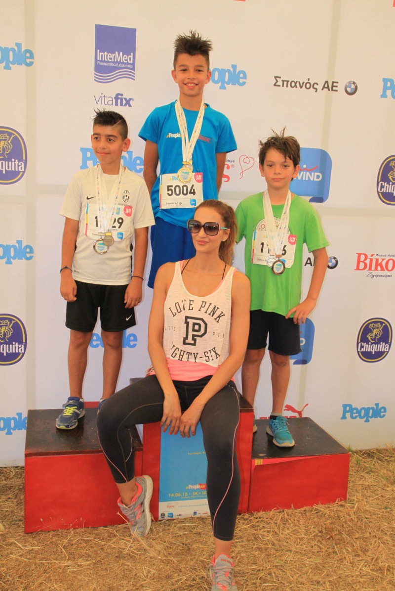 0556 ALEKA KAMILA ME TO GIO TIS ANTREI 1462015