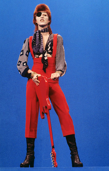 6feb1974-david-bowie-fashion-evolution-600.jpg