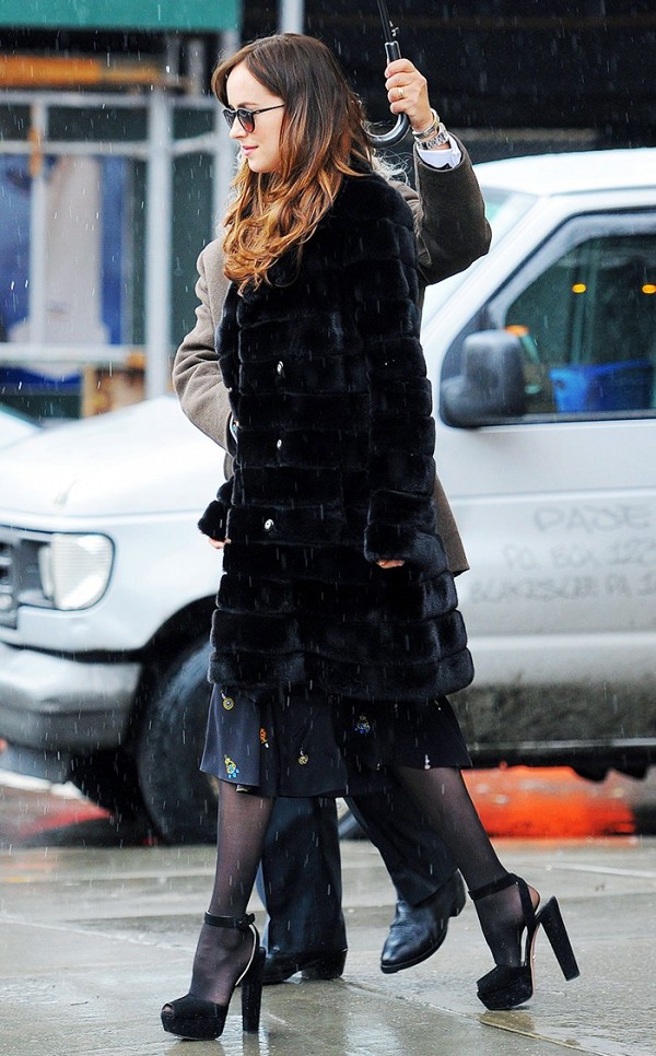 the-coolest-ways-to-wear-all-black-period-1659794-1455655707.600x0c.jpg