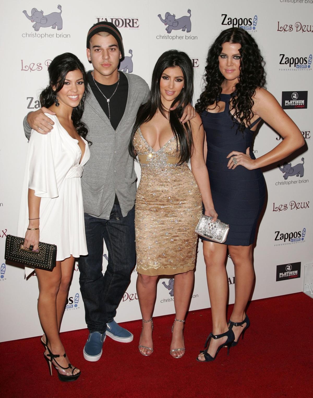 http://assets.nydailynews.com/polopoly_fs/1.2144108.1426018621!/img/httpImage/image.jpg_gen/derivatives/gallery_1200/kourtney-rob-kim-khloe-kardashian-2007.jpg