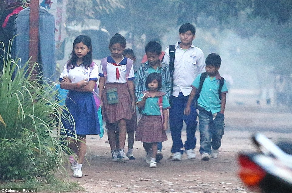 340FE8CB00000578-3586054-School The 40 year old Wanted star and her children are helping -a-3 1463025536223