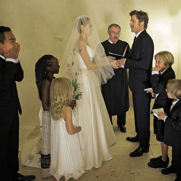 angelina-jolie-brad-pitt-wedding