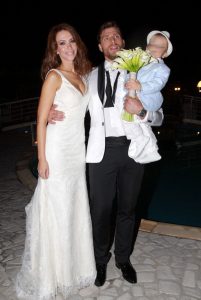 http://www.missbloom.gr/files/pics/2014/%CE%91-SEPTEMBER/Celebs/news/gamos/0344_ELI_GELEVESAKI_GIORGOS_MANIKAS_1692014.jpg