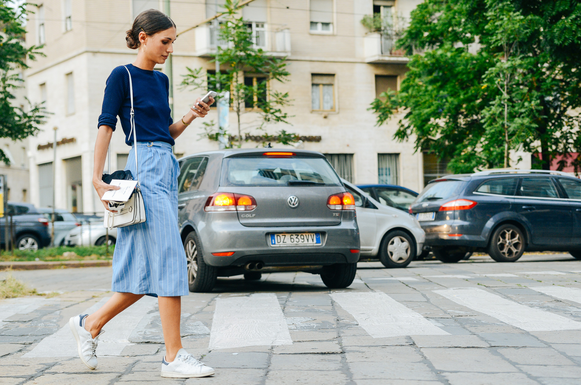 18 19 Tommy-Ton-Spring-2015-RTW-blue-skirt