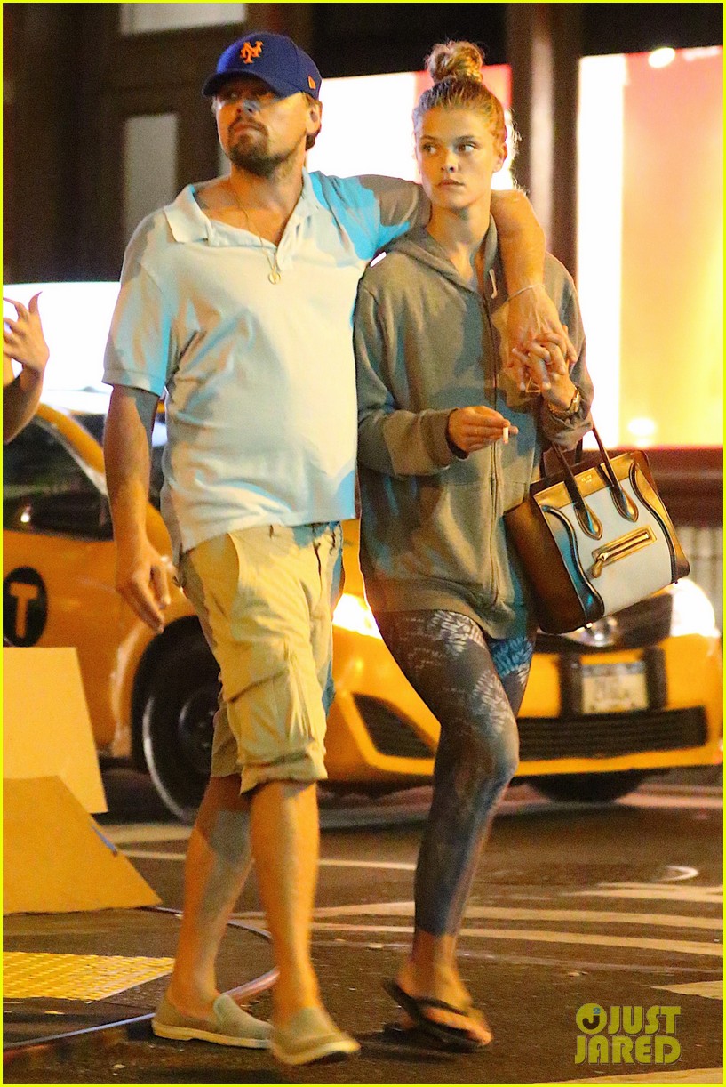http://cdn02.cdn.justjared.com/wp-content/uploads/2016/08/leo-cuddle/leonardo-dicaprio-nina-agdal-date-night-nyc-04.jpg