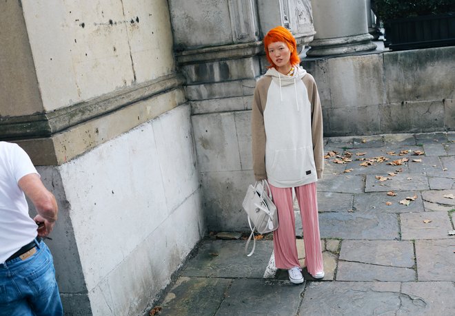 01-neon-hair-street-style-ss17