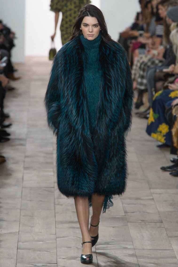 Women-fur-coats-2017-oversize-1