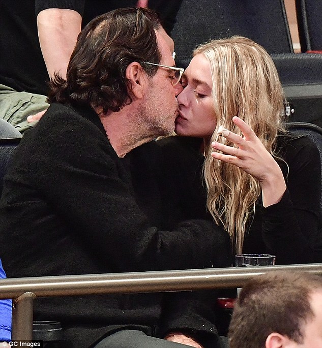 3A3BE40100000578-3924166-Sealed with a kiss Ashley Olsen has confirmed her rumoured roman-m-7 1478796634746