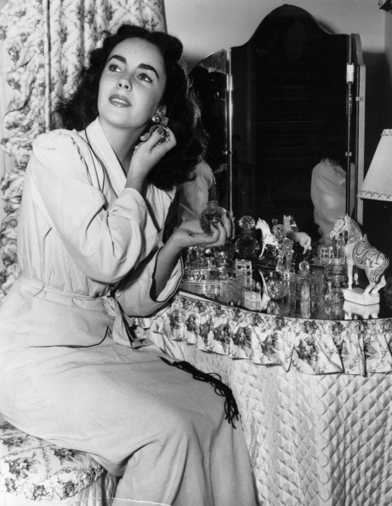 Elizabeth-Taylor-vanity-perfumes