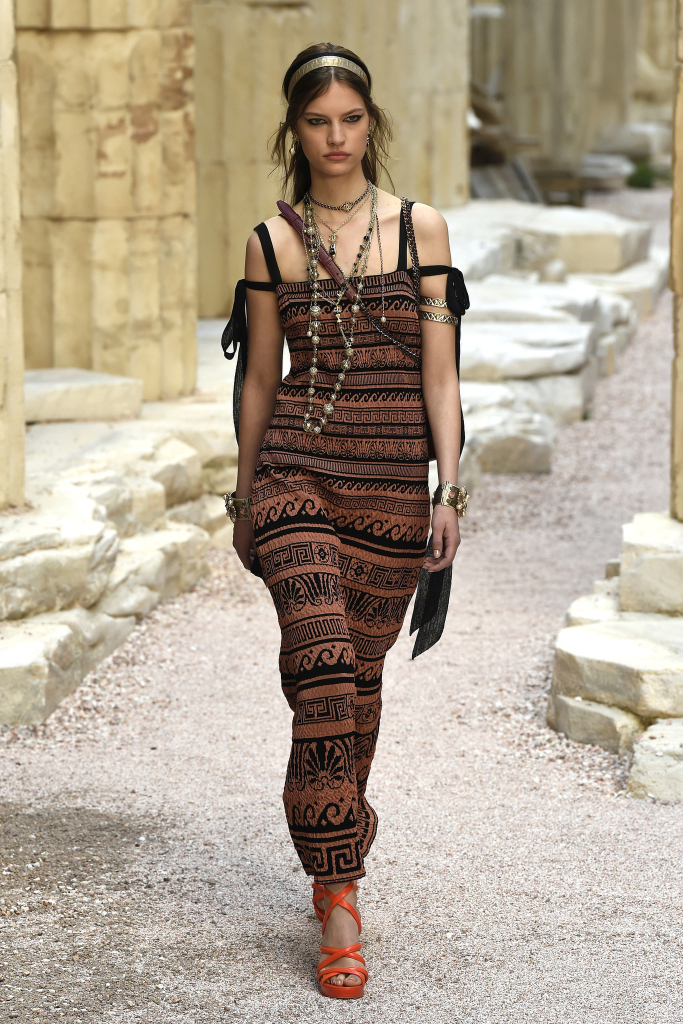 All the Looks From the Chanel Cruise 2018 Show in Paris.