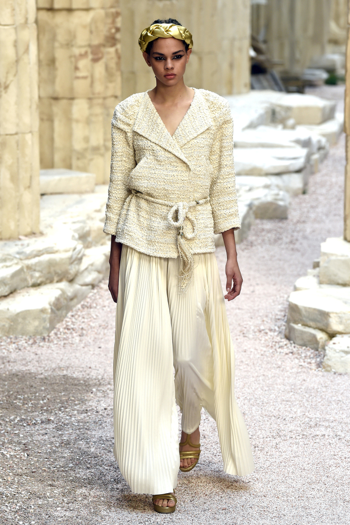 All the Looks From the Chanel Cruise 2018 Show in Paris.