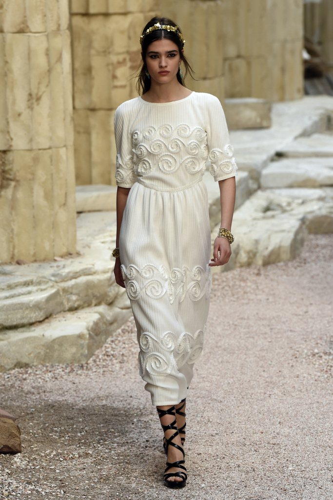 All the Looks From the Chanel Cruise 2018 Show in Paris.
