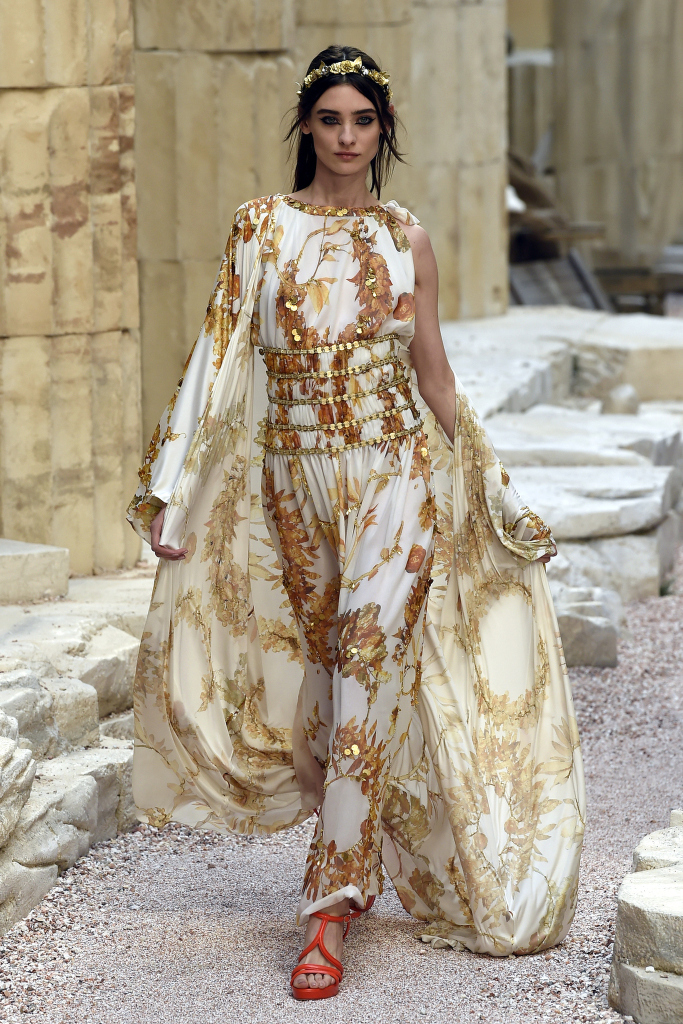 All the Looks From the Chanel Cruise 2018 Show in Paris.