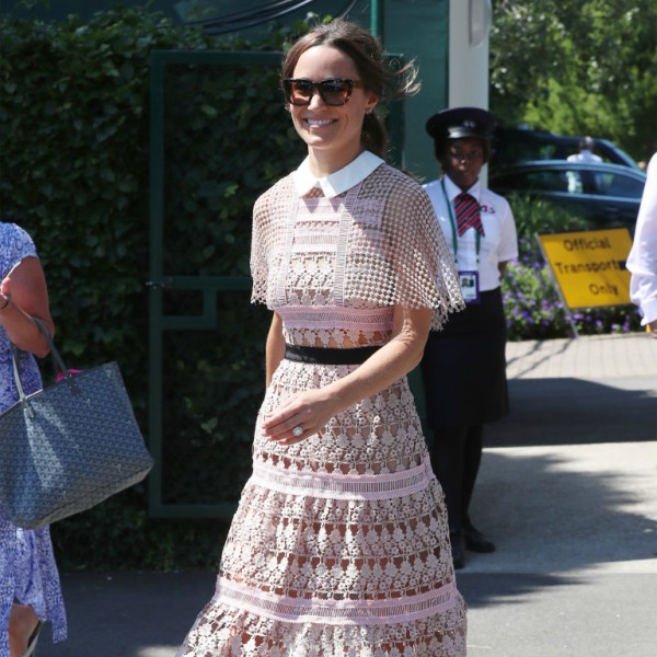 Η νεόνυμφη Pippa Middleton τραβάει τα φλας πάνω της στο Wimbledon