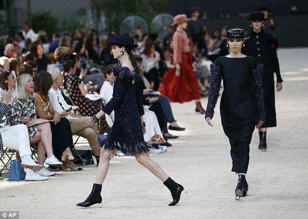 4203833800000578-4664472-Need_for_tweed_As_ever_the_hallmarks_of_Chanel_complete_with_twe-a-67_1499169066304
