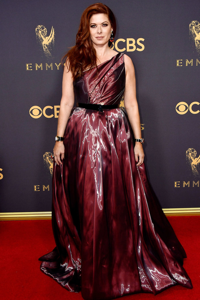 091717-emmys-arrival-debra-messing_0