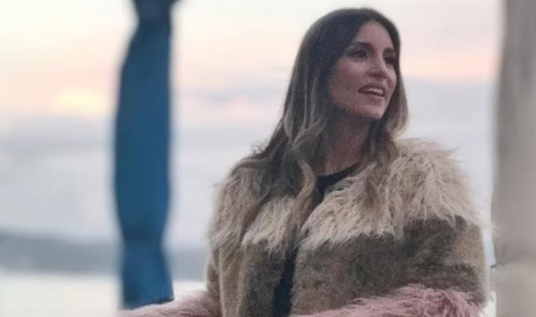 Αθηνά Οικονομάκου Γαμοσ Φορεμα - A8hna Oikonomakoy Deite Edw Prwth Fora To Forema Poy Epele3e Na Foresei Ston Gamo Ths - Η όμορφη ηθοποιός που θα την βλέπουμε και φέτος στην γνωστή σειρά του alpha έλα στη θέση μου βάφτισε τη μικρή αλεξάνδρα την κόρη φιλικού της ζευγαριού.