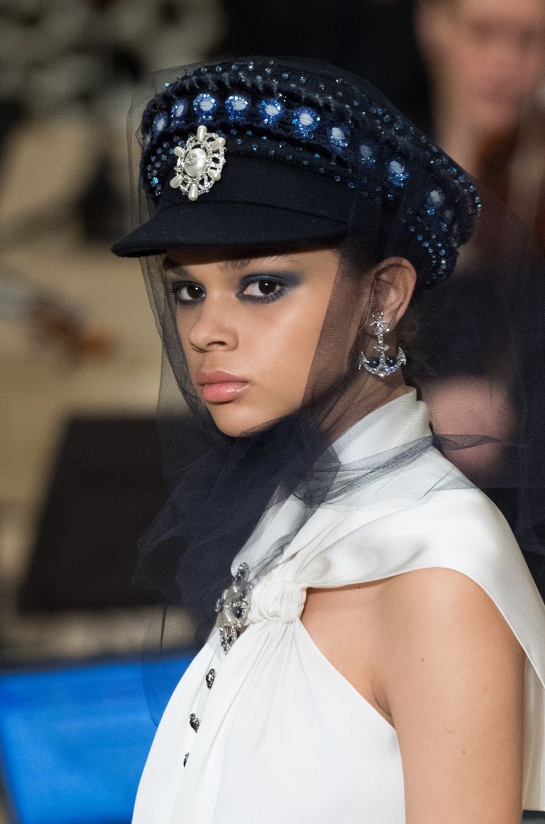 chanel-metiers-dart-hamburg-germany-hat-1512676363