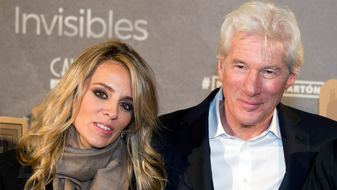 alejandra_silva_y_richard_gere_durante_la_presentacion_de_invisibles_en_madrid_6204_1182x667