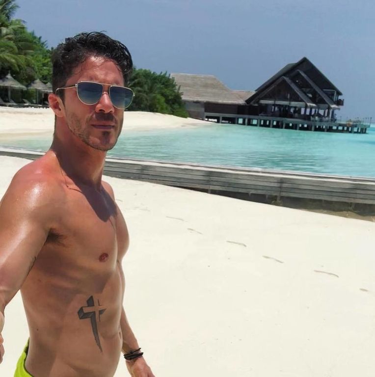 nikos_oikonomopoulos_official_29737073_421326374993956_1751689466642169856_n