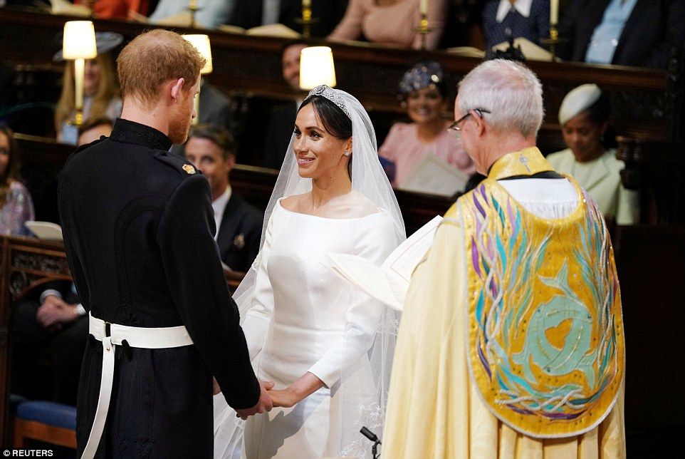 4C6DBF0E00000578-5747477-Meghan_Markle_has_married_Prince_Harry_in_a_moving_service-a-280_1526730748839