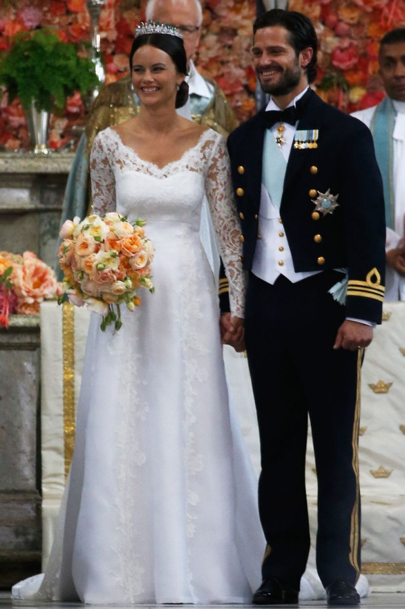 prince-carl-philip-and-princess-sofia-of-sweden-wedding-dress-1516608528