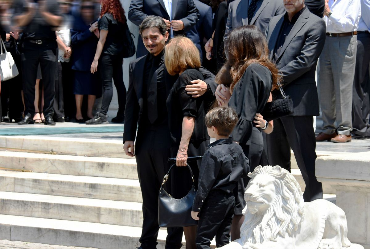 2733_DIMITRIS_GIANAKOPOYLOS_DESPINA_GIANAKOPOYLOY_IOANA_MAROSOYLI_1362018