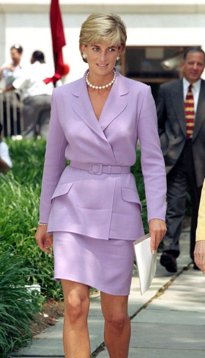 photos-of-princess-diana-fashion-glamourcom-14482923788kg4n