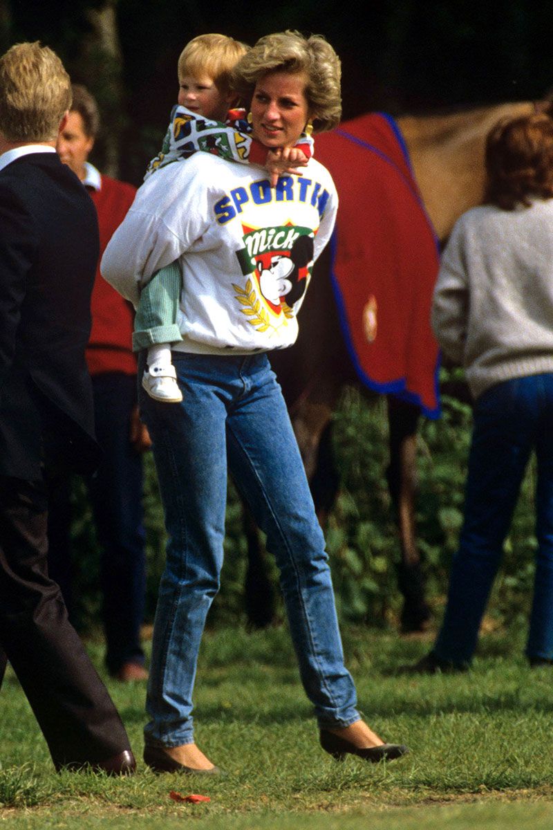 546e4464024277bb31eabbea_ss07-princess-diana-royal-sweaters-vf