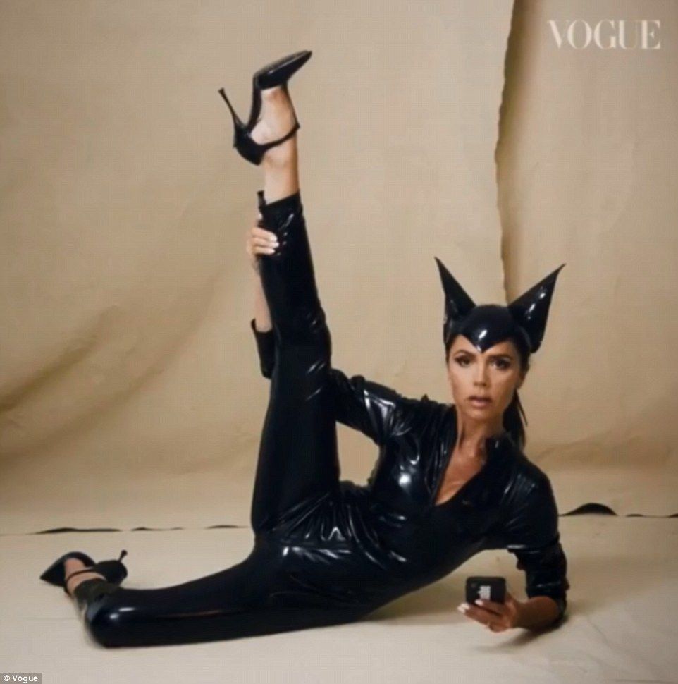 4FAB1D1900000578-6127507-The_cat_that_got_the_cream_Victoria_Beckham_recreated_her_Say_Yo-a-10_1536019027999