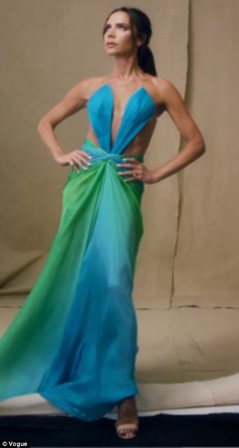4FAB3DF600000578-6127507-Spot_the_difference_She_once_again_wore_the_cut_out_Robert_Caval-a-22_1536019094932