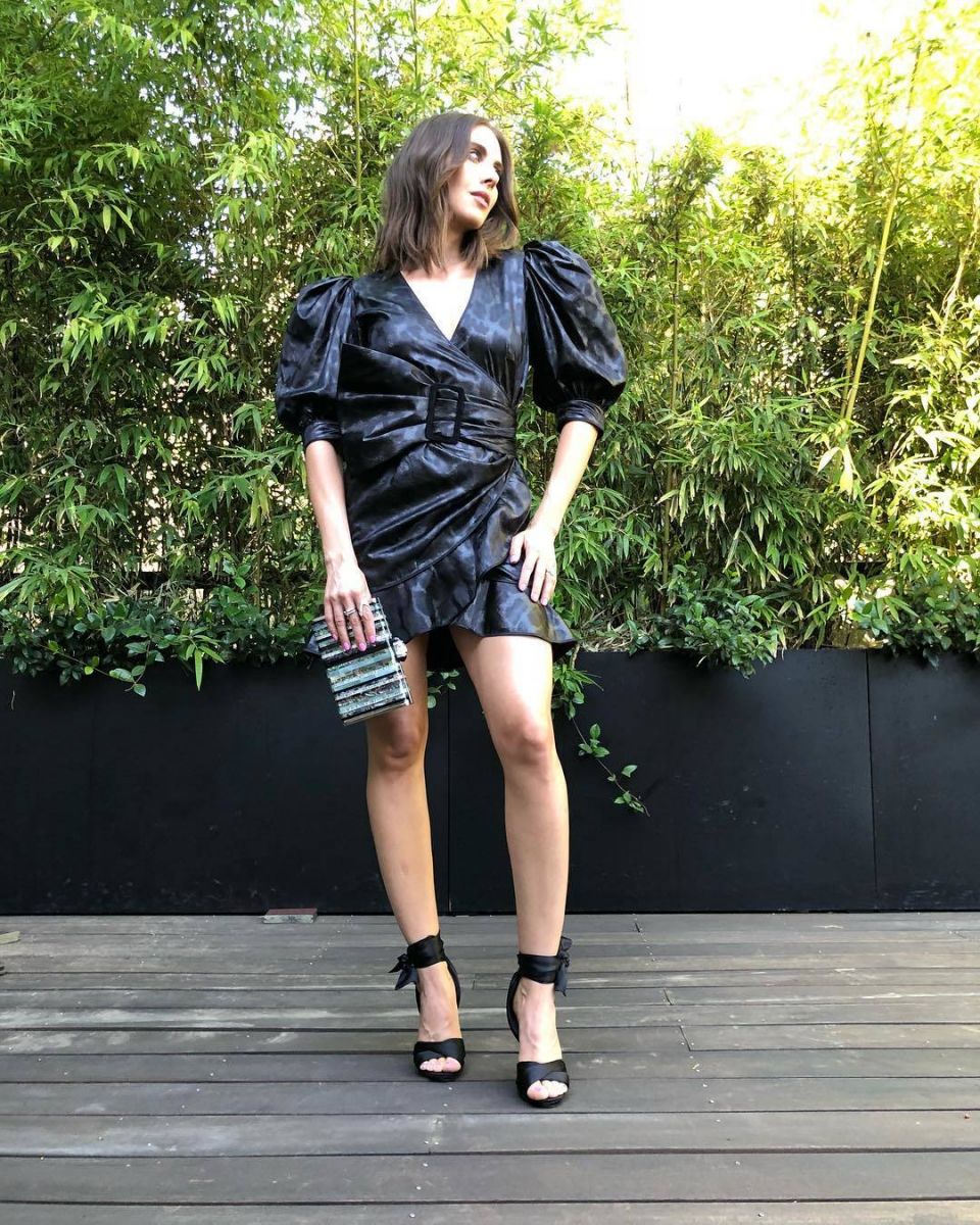 Alison-Brie-Feet-3716906