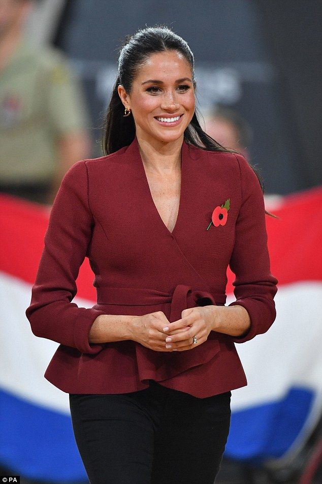 51AD9A7100000578-0-A_glowing_Meghan_Markle_watched_the_Invictus_Games_wheelchair_ba-a-19_1540646334585