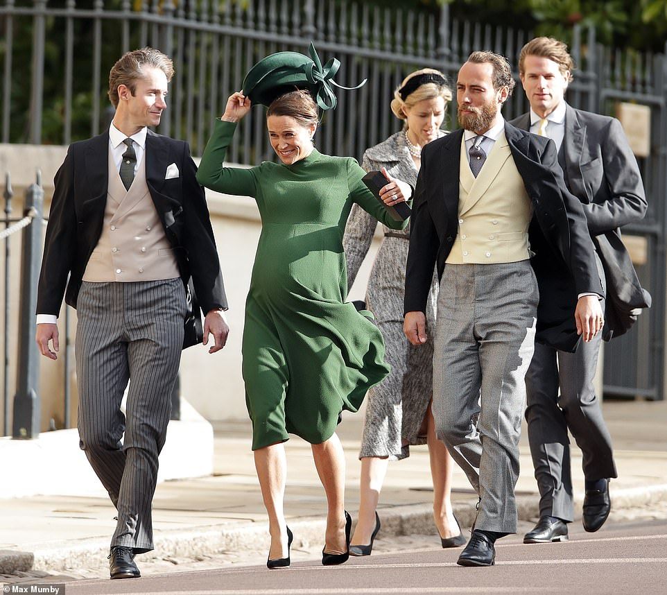 4988926-6268487-James_Matthews_Pippa_Middleton_James_Middleton_walk_through_the_-a-132_1539346675684