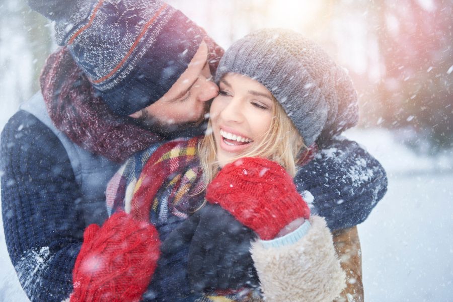 couple-in-the-snow