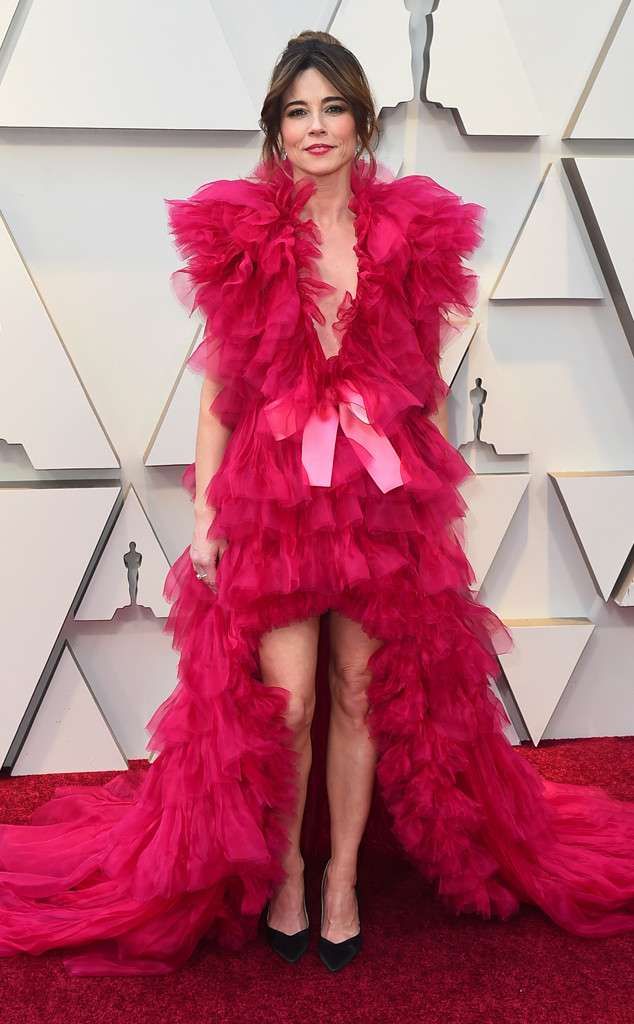 rs_634x1024-190224151505-634-2019-oscar-academy-awards-red-carpet-fashions-Linda-Cardellini.cm.22419