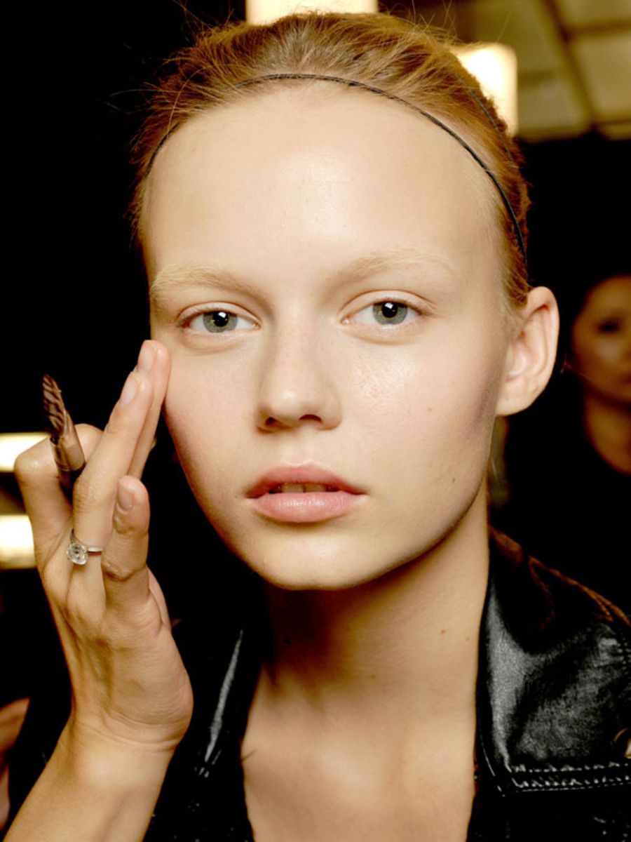 foundation-mistakes-herve-leger-by-max-azria-spring-